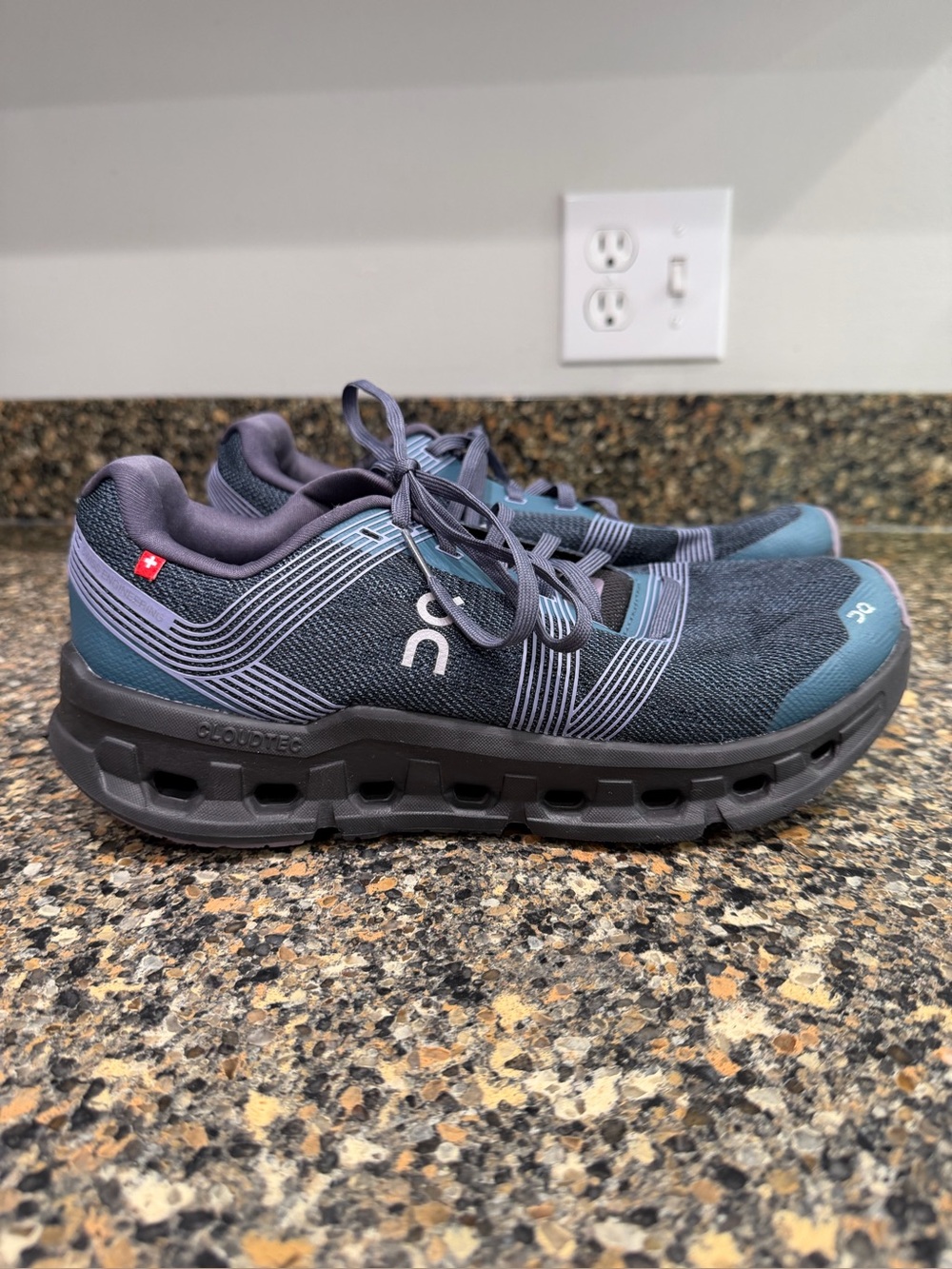 On Running Cloudnova ladies 9 Running Shoes in Navy/Teal